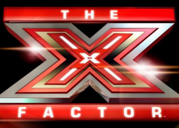 Αστέρι του X Factor δείχνει πως να φορούν οι άντρες το προφυλαχτικό