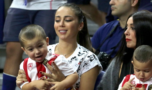 Ολυμπία Χοψονίδου: Στο πλευρό του Βασίλη Σπανούλη στον τελικό της Euroleague! Φωτογραφίες
