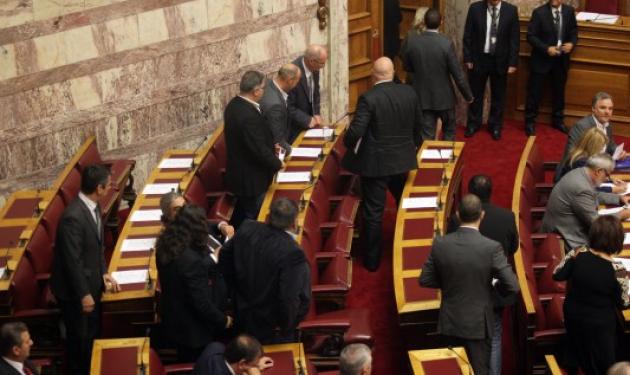 Την άρση της ασυλίας και των 6 βουλευτών της Χρυσής Αυγής αποφάσισε η Βουλή