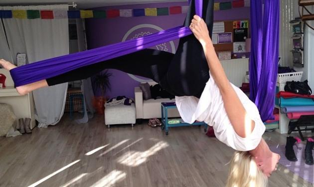 Ποια διάσημη Ελληνίδα γυμνάζεται κάνοντας aerial yoga;