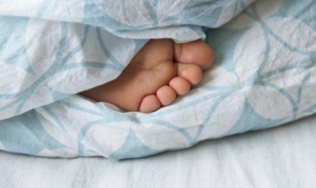 Κοιμήσου εύκολα κάνοντας ένα απίστευτο “κόλπο” με τα πόδια σου (ΒΙΝΤΕΟ)