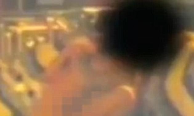 Αυστηρώς ακατάλληλο: Ζευγάρι έκανε σεξ σε κεντρική πλατεία και έγινε είδηση! Βίντεο