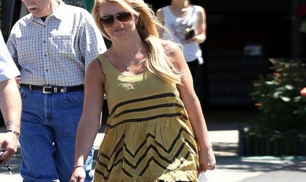 Δες τη Britney Spears χαρωπή νοικοκυρά να κάνει τα ψώνια της! Φωτογραφίες