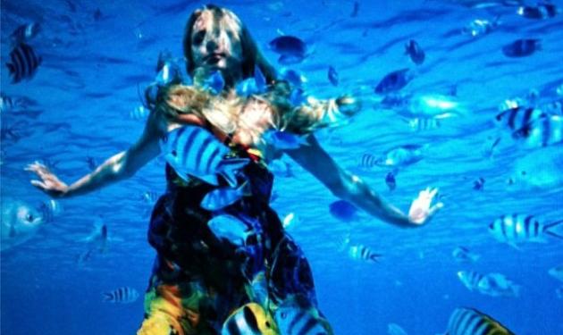 Η εντυπωσιακή υποβρύχια φωτογράφιση της Ζέτας Μακρυπούλια!