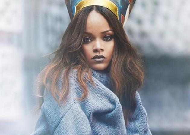 Η Rihanna σχεδιάζει χριστουγεννιάτικες κάλτσες!