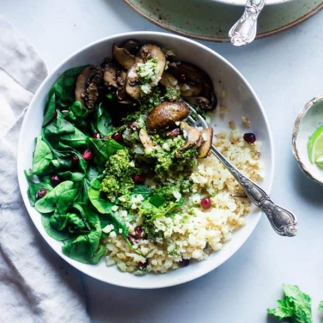 Detox bowl με λαχανικά και πέστο