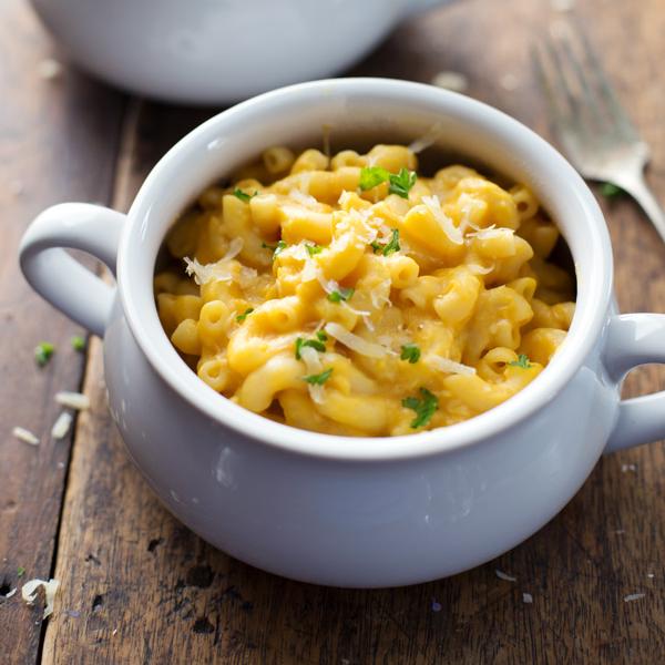 Mac & cheese με κολοκύθα και καρύδια