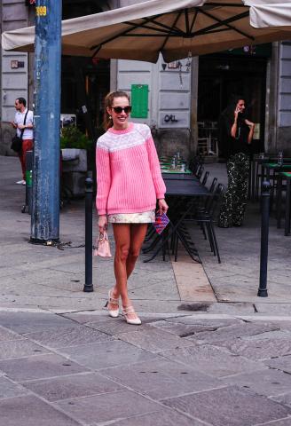 Μιλάνο με oversized πουλόβερ