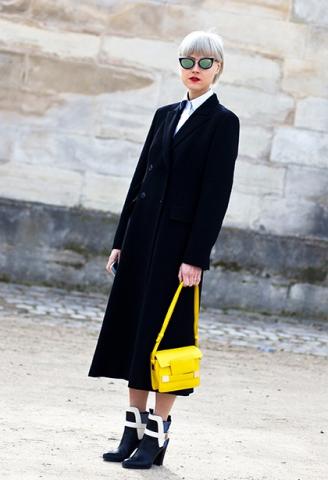 Παρίσι με κίτρινη shoulder bag