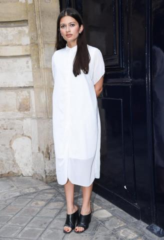Παρίσι με λευκό φόρεμα