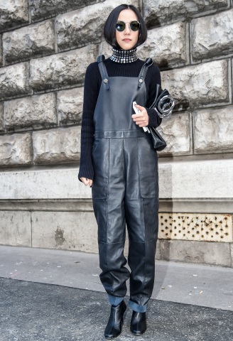Παρίσι με leather σαλοπέτα