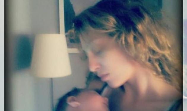 Βανέσσα Αδαμοπούλου: Οι  selfie χωρίς ίχνος μακιγιάζ με το μωρό της!