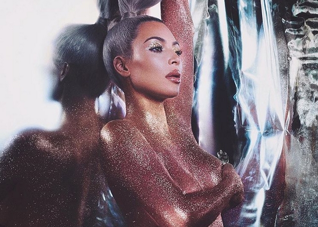 Η Kim Kardashian κάλυψε το γυμνό της σώμα με glitter για το νέο της λανσάρισμα!