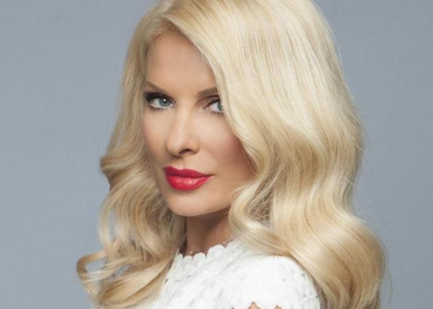 Ελένη Μενεγάκη: Η selfie που έβγαλε μέσα στο αυτοκίνητο