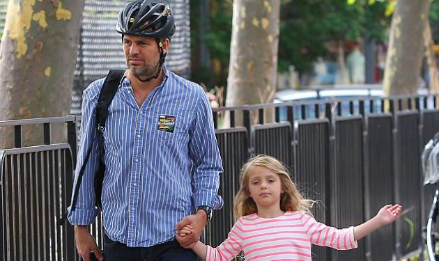 Ο γοητευτικός Mark Ruffalo βόλτα με την 5χρονη κόρη του! Δες photo