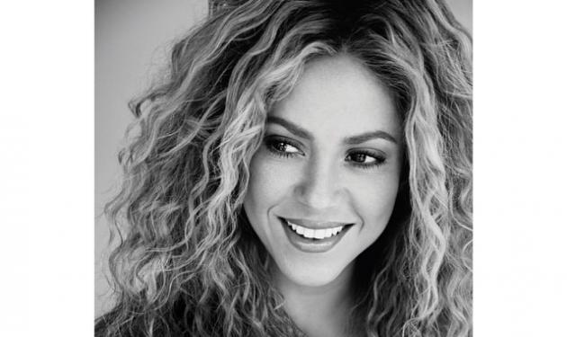 Shakira: Δες τον Gerard Pique να της κρατά τρυφερά την κοιλιά της!