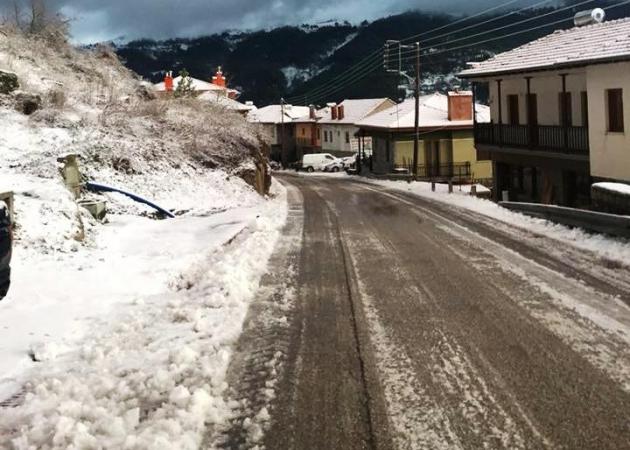 Χιόνια στον νομό Ιωαννίνων – Στα λευκά Μέτσοβο, Ζαγόρι και Κόνιτσα [pics]