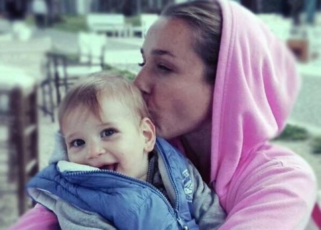Κάτια Ζυγούλη: Ο μικρός Απόλλωνας πήρε το σκούτερ του… και άρχισε τις βόλτες! [pic]