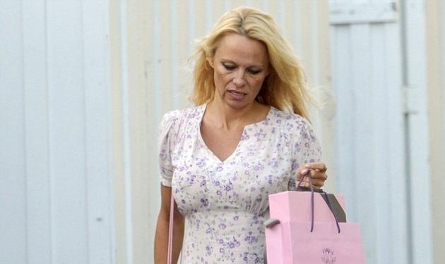 Pamela Anderson: Φανερά γερασμένη και ταλαιπωρημένη σε δημόσια έξοδο