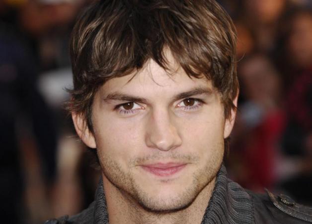 Ο ευαίσθητος κύριος Ashton Kutcher – Η οργάνωση βοήθησε 6.000 κακοποιημένα παιδιά