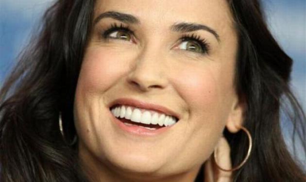 H επιστροφή της Demi Moore ως Mrs Kutcher (και πάλι)  στο twitter!