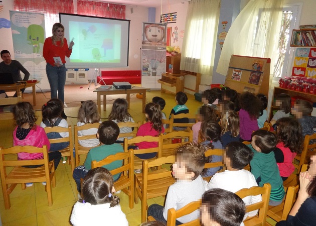 Έλενα Ράπτη: Επίσκεψη σε παιδικό σταθμό στη Θεσσαλονίκη