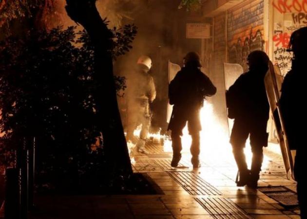 LIVE – Αλέξανδρος Γρηγορόπουλος: Επεισόδια στα Εξάρχεια! Μολότοφ και πετροπόλεμος!