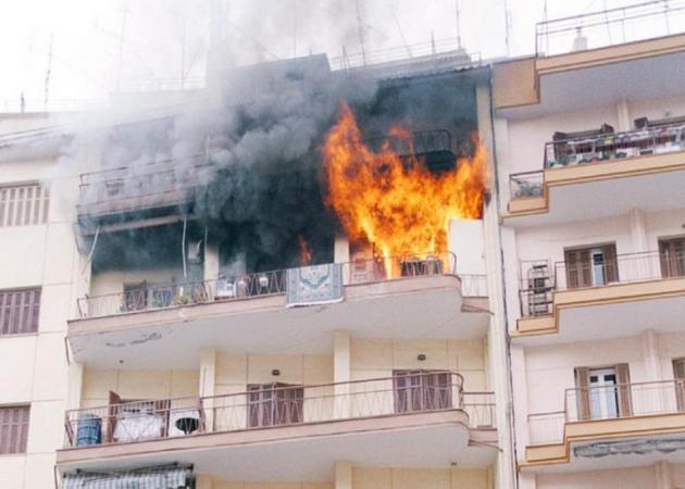Οδυνηρή τροπή στην τραγωδία της Νέας Σμύρνης! Βρέθηκε σημείωμα στο διαμέρισμα που ξέσπασε η φωτιά