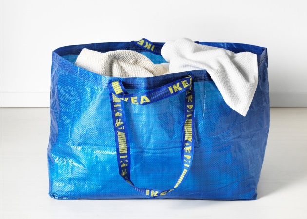 Χριστούγεννα χωρίς την εμβληματική τσάντα FRAKTA της Ikea γίνεται;