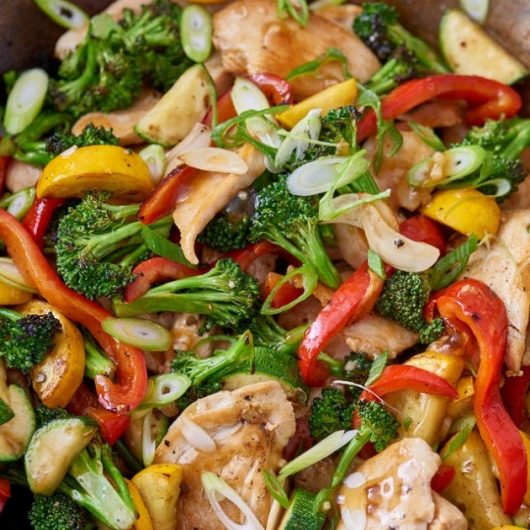 Stir fry κοτόπουλο με μέλι | tlife.gr Stir fry κοτόπουλο με μέλι | tlife.gr