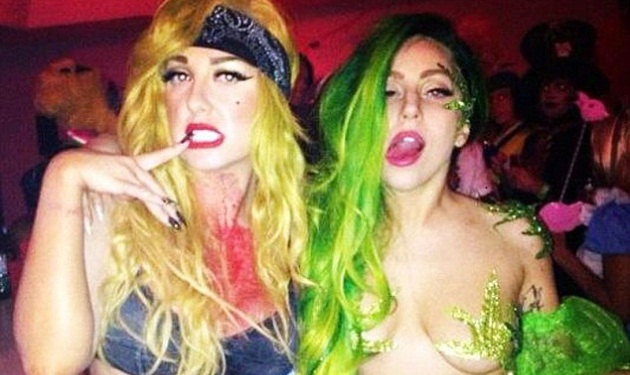 Η Lady Gaga… γδύνεται για το Halloween και προκαλεί και πάλι!