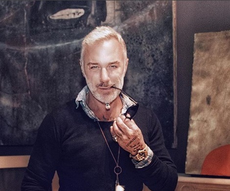 Gianluca Vacchi: Μεταμορφώνεται στον πιο τρελό και μοντέρνο Άγιο Βασίλη!