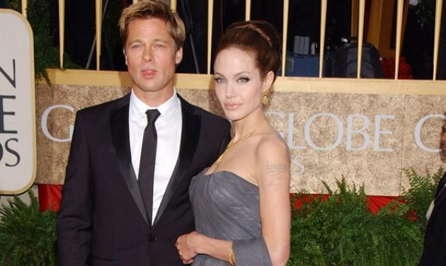Angelina Jolie: Το νυφικό, το μενταγιόν της μητέρας της και όλες οι λεπτομέρειες του γαμήλιου δείπνου!