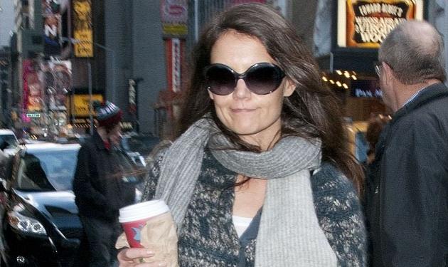 H Katie Holmes χωρίς ίχνος μακιγιάζ φαίνεται εξαντλημένη από τις πρόβες!