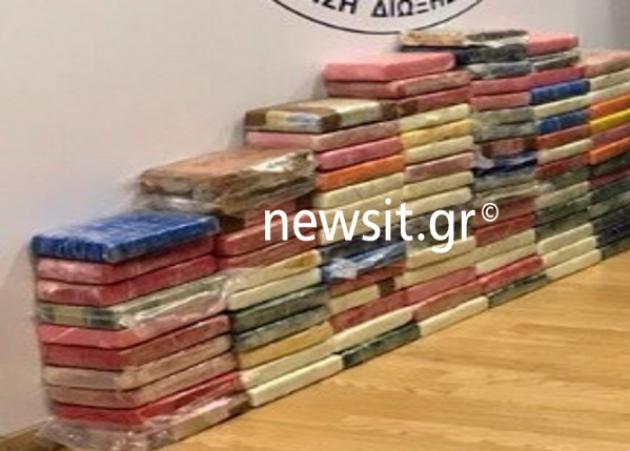 Αυτά είναι τα ναρκωτικά που βρέθηκαν σε πολυτελές διαμέρισμα στη Βάρκιζα! Αποκλειστικές εικόνες