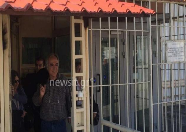 Δημήτρης Κουφοντίνας: Βγήκε από τη φυλακή με διήμερη άδεια μετά από 15 χρόνια! [pics,vid]