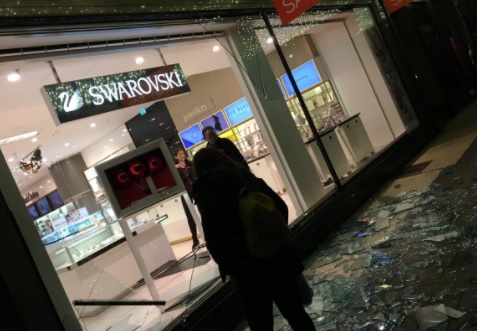 Τρομός στο Λονδίνο: Πολίτες έτρεχαν πανικόβλητοι σε πολυσύχναστο δρόμο