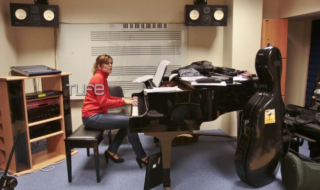 Ευγενία Μανωλίδου: Η μουσική είναι η μεγάλη της αγάπη! Φωτογραφίες από τις πρόβες στο Ωδείο
