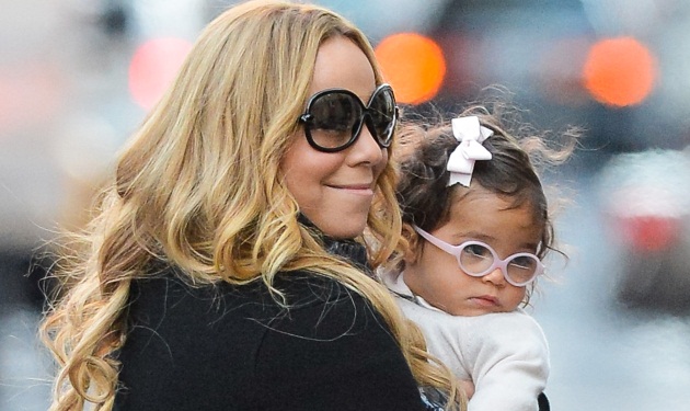 Η κόρη της Mariah Carey κλέβει τις εντυπώσεις με τα ροζ γυαλάκια της!