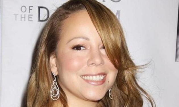 H Mariah Carey παρουσιάζει τη νέα collection της live στην τηλεόραση!