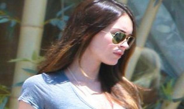 Megan Fox: Xαλαρή βόλτα με φουσκωμένη κοιλίτσα!