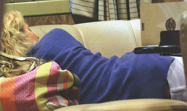 Ελένη Μενεγάκη: Αποκοιμήθηκε στο πλοίο κατά την επιστροφή της από την Άνδρο!