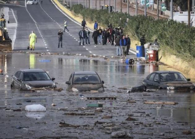 Νεκρή γυναίκα στη Μάνδρα – Πνίγηκε μέσα στο σπίτι της – Εικόνες βιβλικής καταστροφής