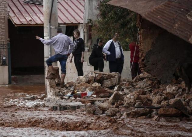 15 οι νεκροί από την θεομηνία στη Δυτική Αττική – Σε απελπισία οι κάτοικοι στη Μάνδρα