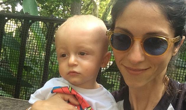 Σοφία Καρβέλα: Βόλτες με τον γιο της και τον Θανάση Πανουργιά με το μετρό της Νέας Υόρκης!