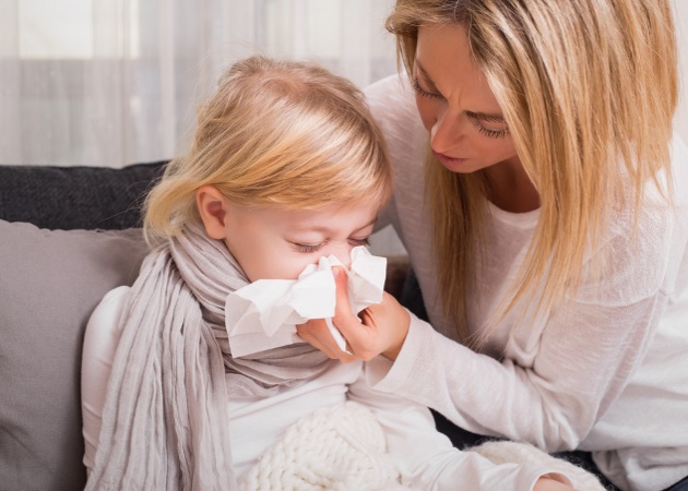 Καθαρίζεις σωστά τη μύτη του παιδιού; Ο Δρ. Σπύρος Μαζάνης σου εξηγεί πώς πρέπει να το κάνεις