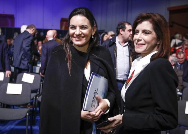 Όλγα Κεφαλογιάννη: «Σαγηνευτική» στο συνέδριο της ΝΔ