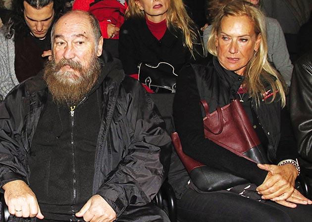 Όλα τα λεφτά το βλέμμα της Άννας Νταλάρα στον Τζίμη Πανούση που κάθισε δίπλα της [pic, vid]