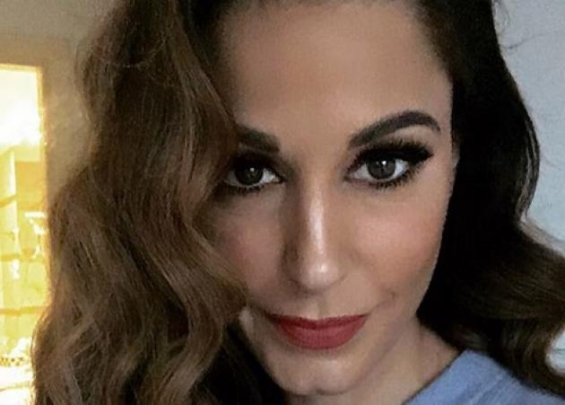 Kατερίνα Παπουτσάκη: Απογευματινή έξοδος με τον γιο της, στο μαγαζί του συζύγου της!