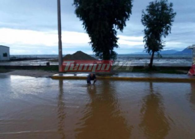 Πάτρα: Απίστευτες εικόνες από την κακοκαιρία! Βγήκε η θάλασσα στο δρόμο